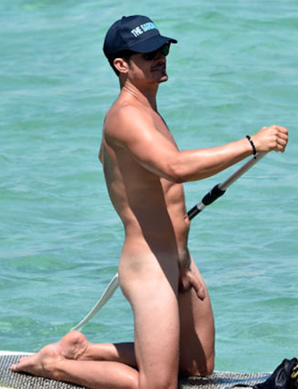 Orlando Bloom naked on a paddleboard