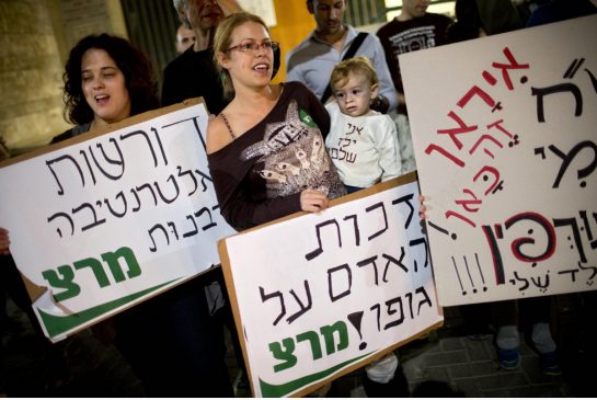 Israeli women demonstrate for the right to refuse circumcision
