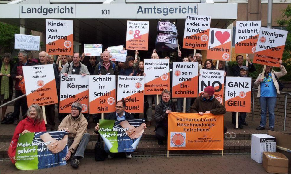 Demonstration at Cologne courthouse, May 7, 2014